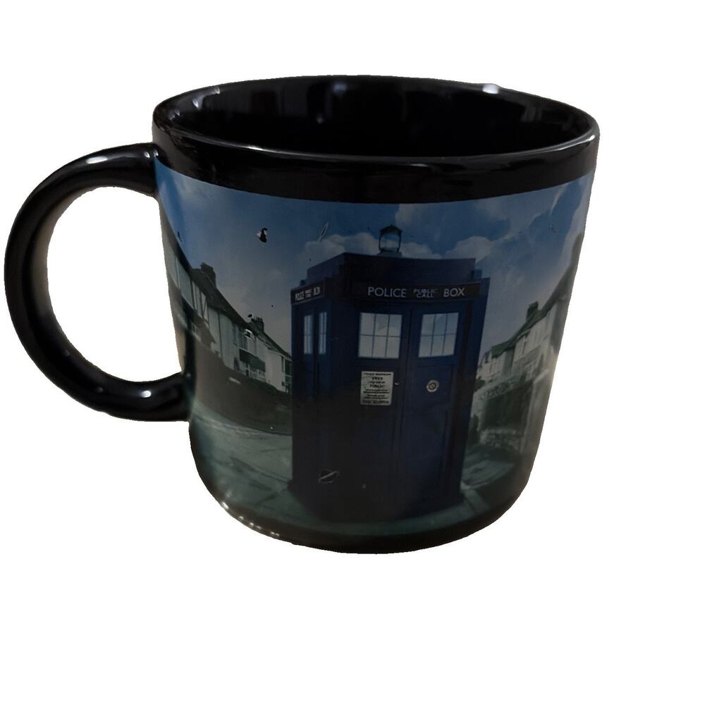 Doctor Who Coffee Mug - Disappearing Tardis Temperature Changing Mug - BBC